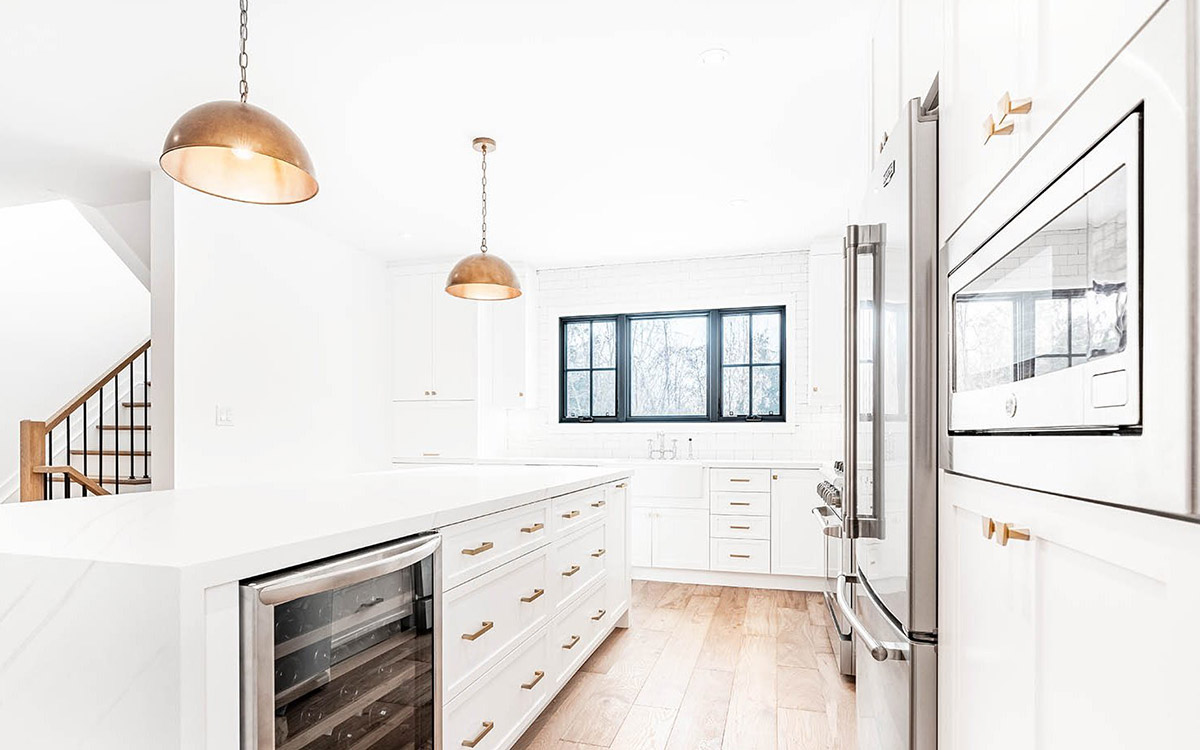 Elegant white painted shaker kitchen